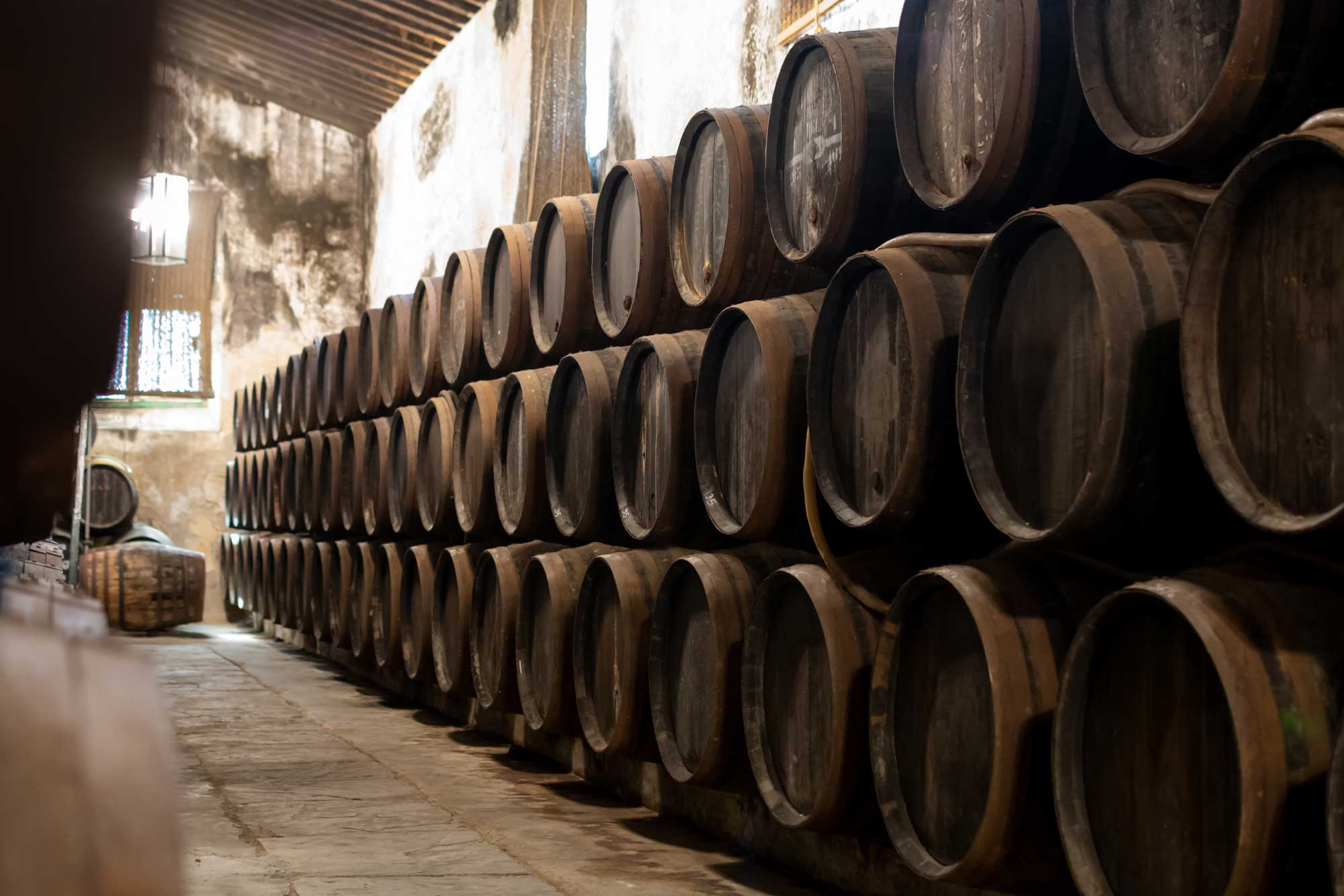How do sherry casks affect Scotch whisky, and why are they used?