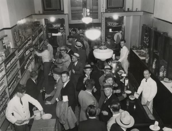 Old timey bartenders at work in Los Angeles, 1933. Photo: Shutterstock